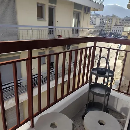 Parastaseis One Bedrooom Flat Georges Square *