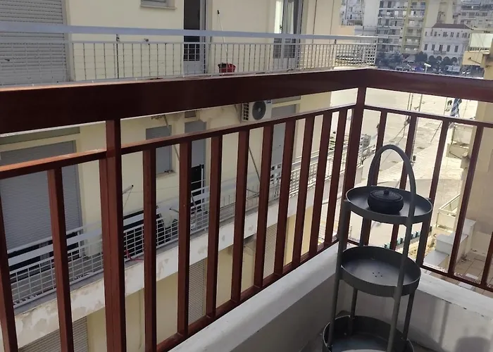 Parastaseis One Bedrooom Flat Georges Square *